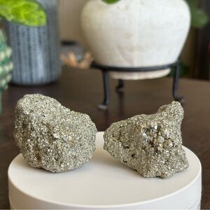 281g - Set of Pyrite Clusters